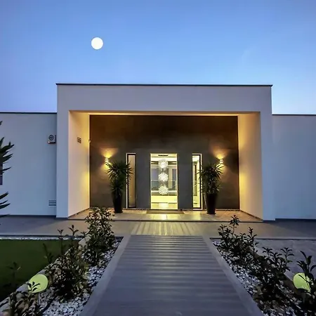 Luxury Modern Aguia Mar Stunning Sea View Villa *